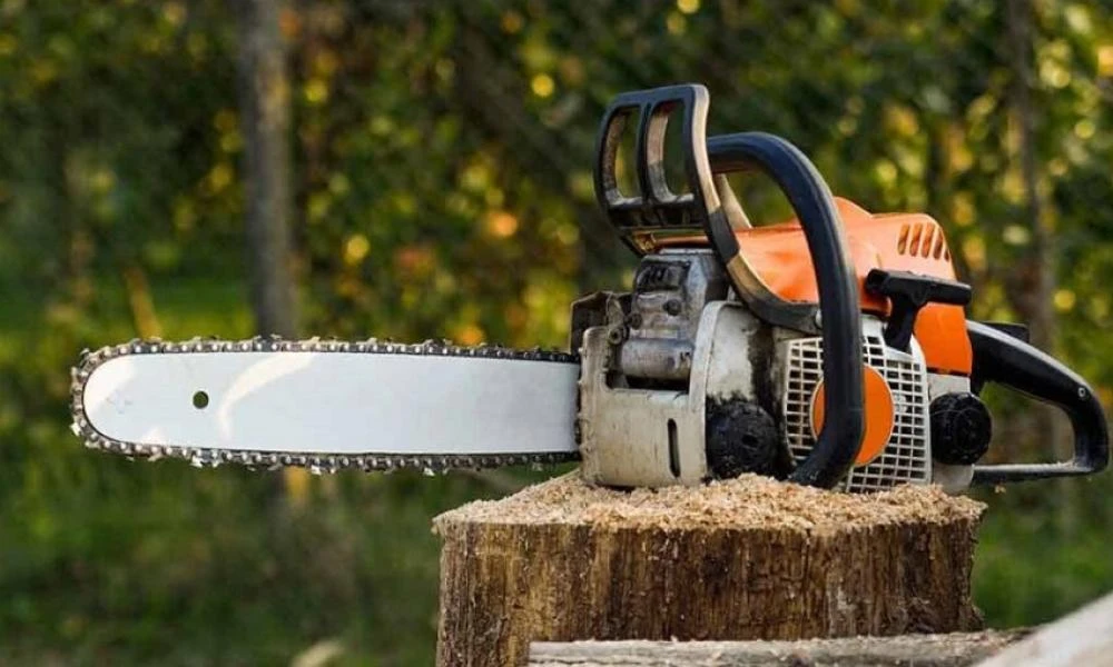 Τρομακτικό ατύχημα στη Λάρισα: 66χρονος τραυματίστηκε στον λαιμό με αλυσοπρίονο!